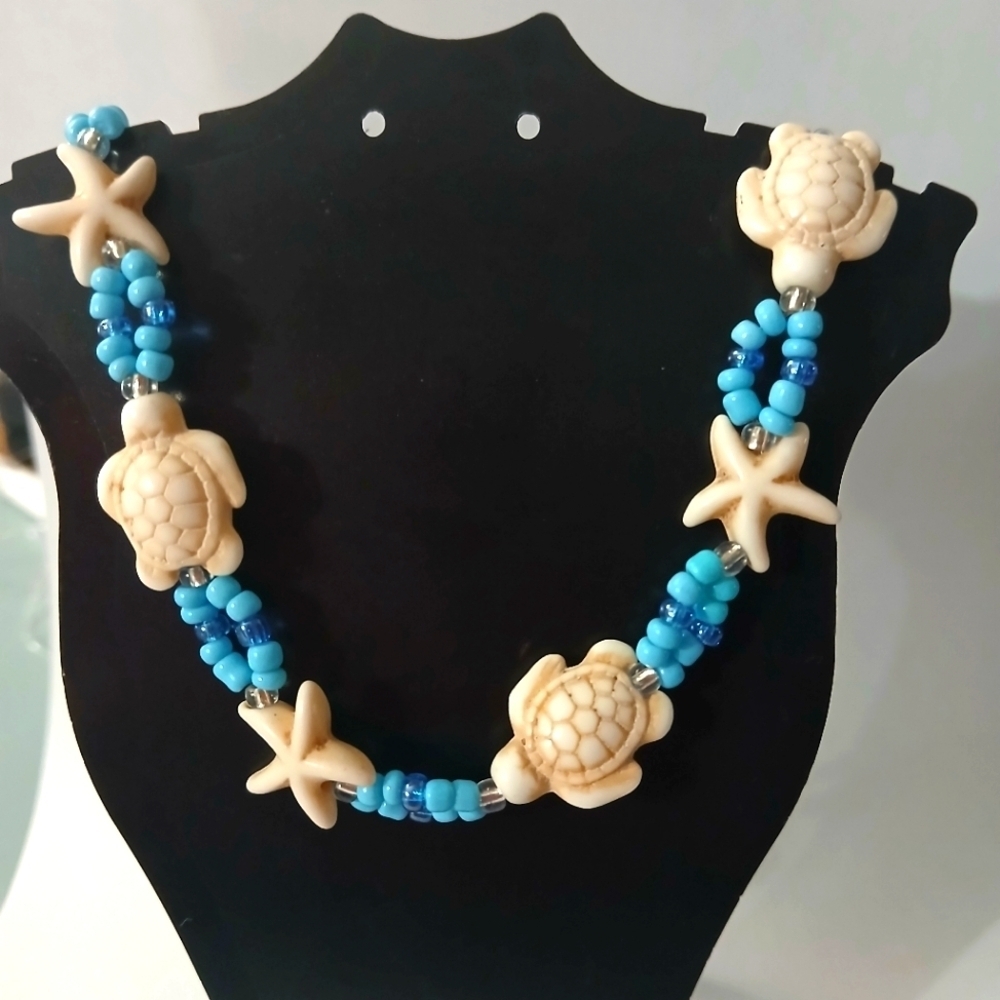 18" Beaded Sea Turtle & Starfish Necklace